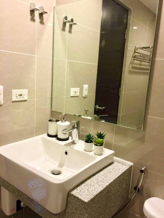 Daniella'S Modern & Cozy Suite In Uptown Bgc Manille Extérieur photo