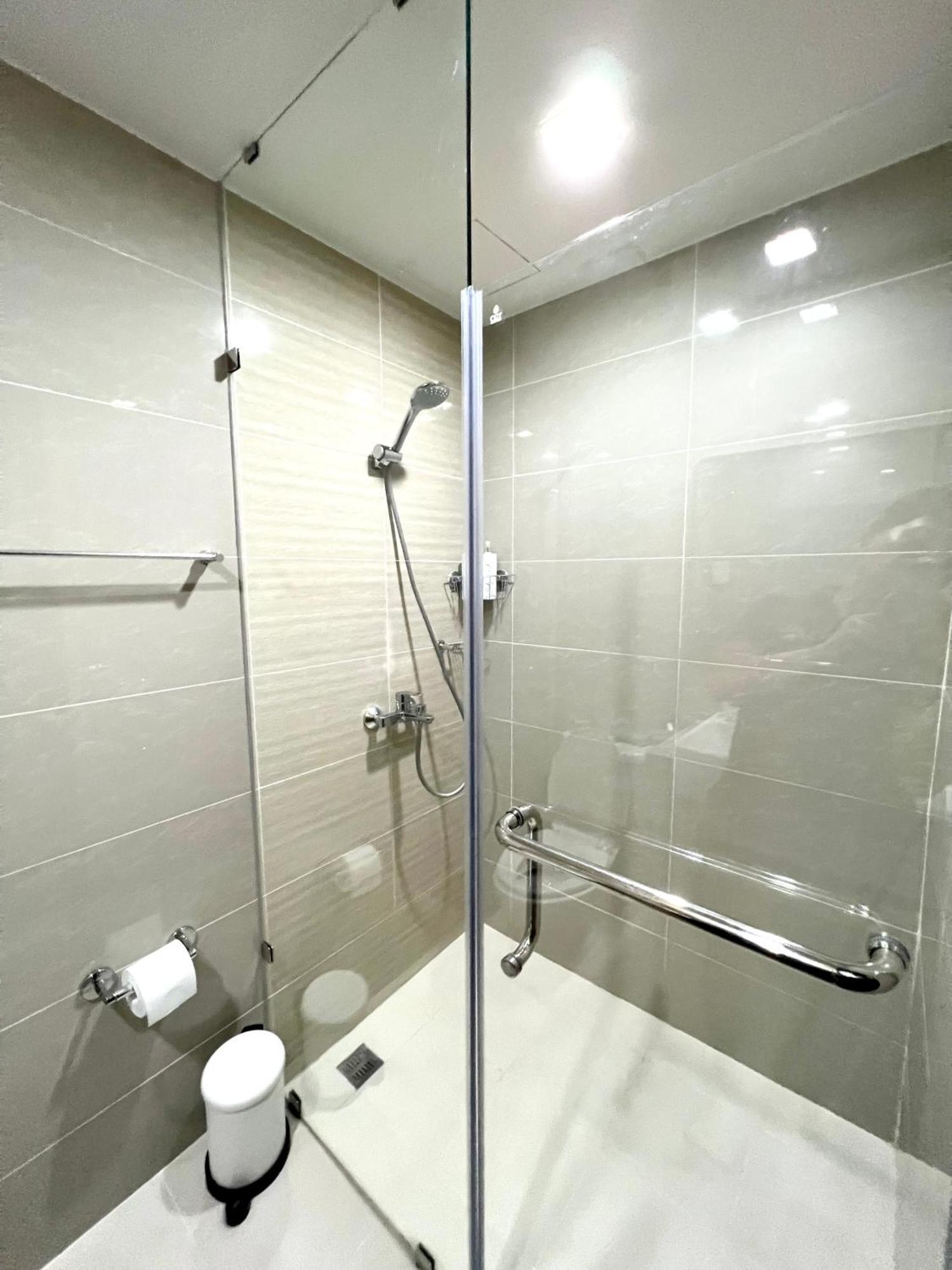 Daniella'S Modern & Cozy Suite In Uptown Bgc Manille Extérieur photo